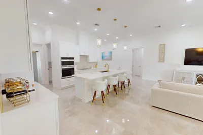 409 SW Bradshaw Circle 1