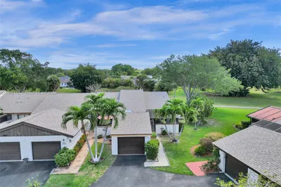 6320 E Pinehurst Cir E #E33 1