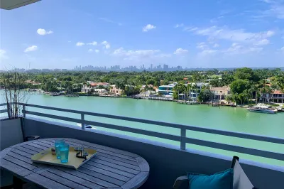 5700 Collins Ave #9L 1