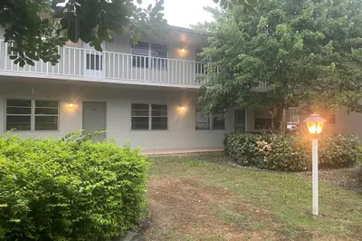 4 Lake Vista Trail W #104 1