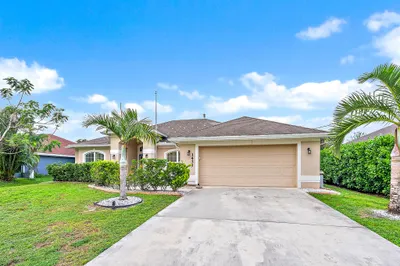 1433 SW Edinburgh Drive 1