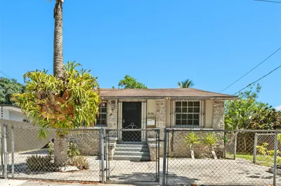 1053 NW 28th St 1