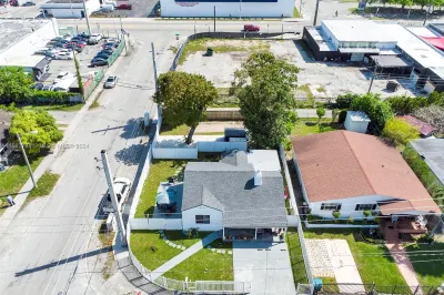 1102 NW 37th St 1