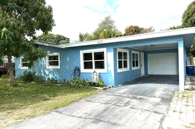 2809 Oleander Boulevard 1