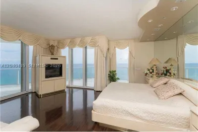 16445 Collins Ave #OS21/26(11B) 1
