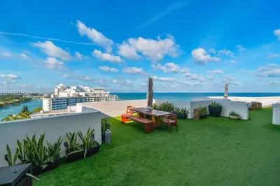 5255 Collins Ave #PH-B 1