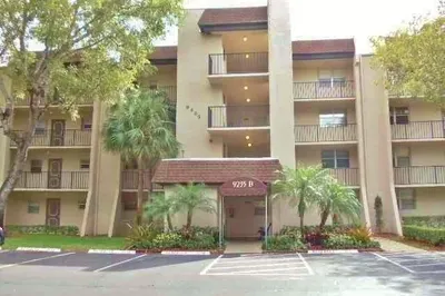 9235 LAGOON Place #315 1