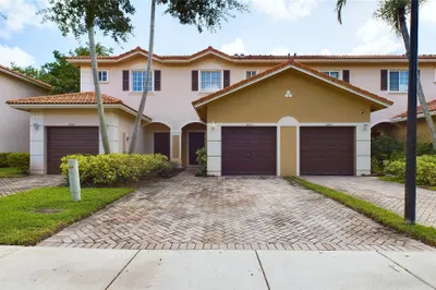 8842 S Isles Cir #8842 1