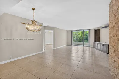 3500 Mystic Pointe Dr #302 1