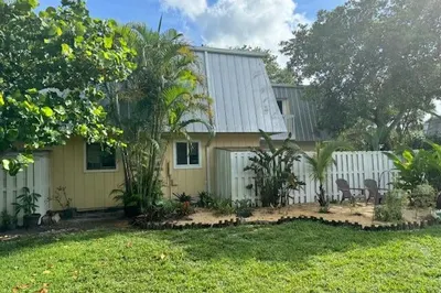 141 E RIVERSIDE Drive #10D 1