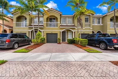 2560 SE 15th Ct 1