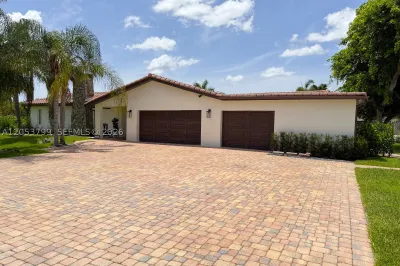 10950 SW 40th Ct 1