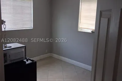 1050 NW 25th Ave 0 1