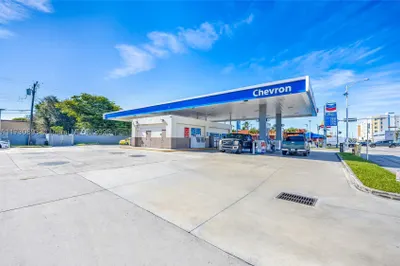 2190 NW 36th St 1