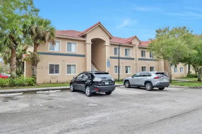 1103 Golden Lakes Blvd #1013 1