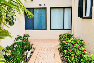 950 MOCKINGBIRD Lane #614B 1