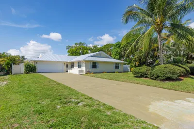 246 SE Ila Street 1