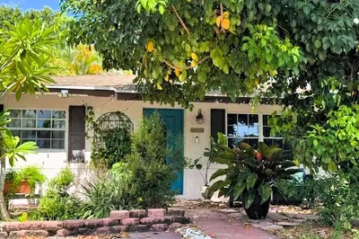 Charming 3 Bedroom/2Bath w/Fabulous Yard