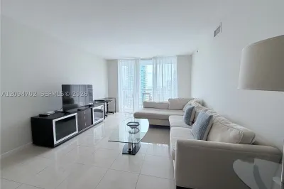 325 S Biscayne Blvd #3015 1