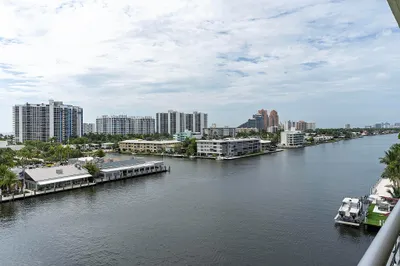2900 NE 30th Street #Apt 8j 1