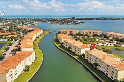 17 Harbour Isle Drive W #206 1