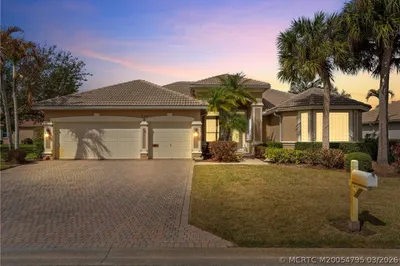 758 SW Blue Stem Way 1