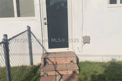 3201 SW 104th Ave 0 1