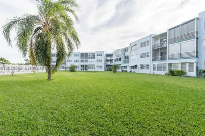2200 Park Ln #105 1
