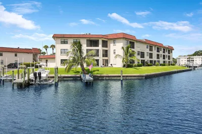 313 Lake Circle #111 1