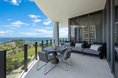 2811 S Bayshore Dr #15D 1