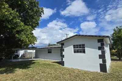 4100 NE 4th Ter 1