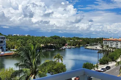 2457 Collins Ave #606 1