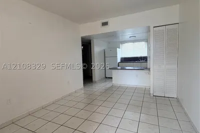 231 E 7th St #103 1