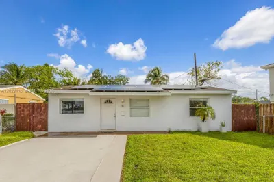 2411 Fletcher St 1