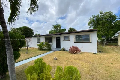 81 NW 184th Ter 1