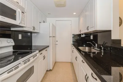 720 ORTON Avenue #306 1