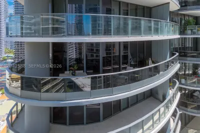 1000 Brickell Plz #2402 1