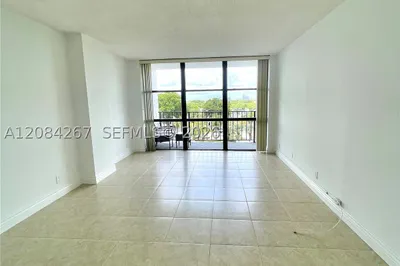1000 Parkview Dr #527 1