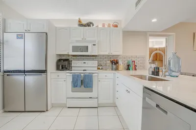 6037 Balboa Circle #202 1