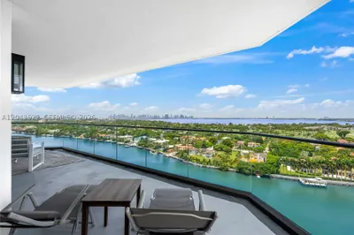 5500 Collins Ave #1902 1