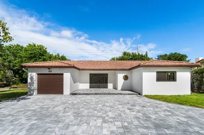 899 NW 7th Street