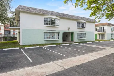 5400 NW 18th Street #3n 1
