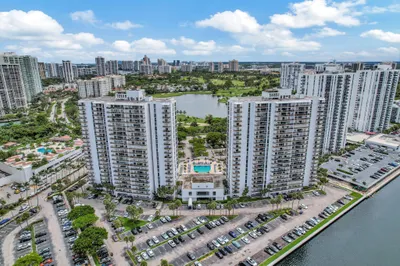 3701 N COUNTRY CLUB Drive #907 1