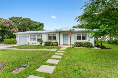 2041 Buena Vista Boulevard 1