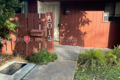 5012 SW 40 AV #5012 1
