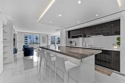5555 Collins Ave #5A 1