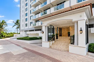 9195 Collins Ave #1010 1