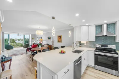 OPEN FLOOR PLAN-CANAL VIEW-MODEL PERFECT