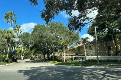 Entrance to the "Olivine" community