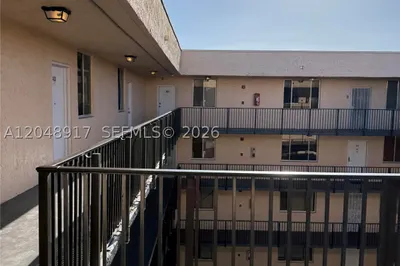 2830 Somerset Dr #402N 1